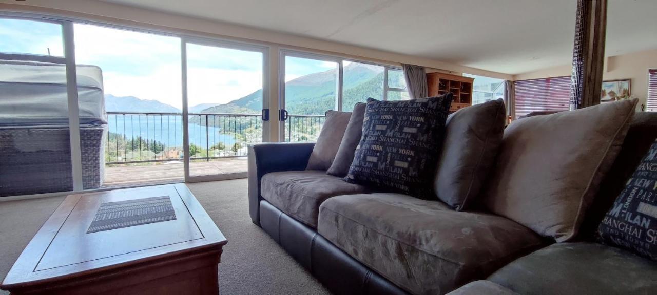 Spacious Home With Awesome Lake Views Queenstown Buitenkant foto